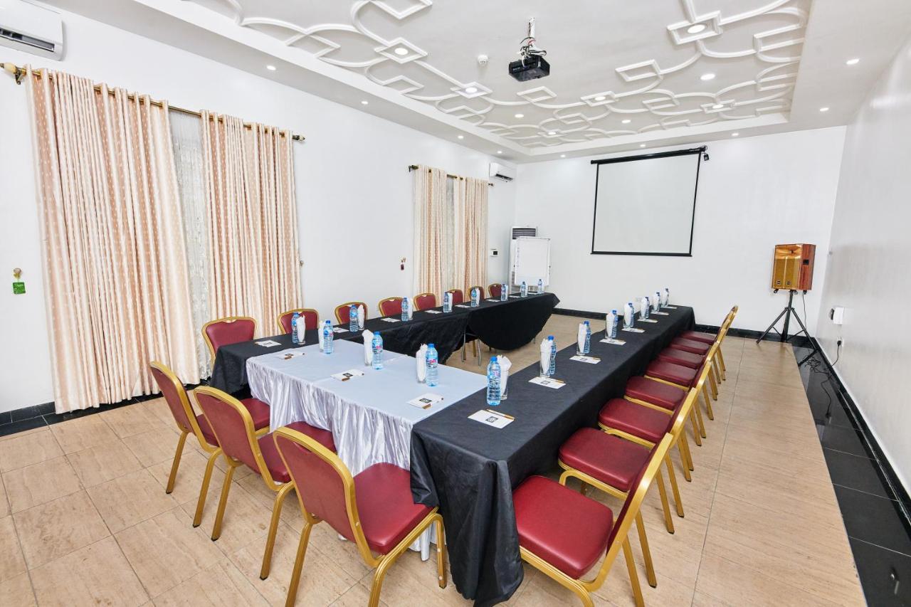 Oak Haven Hotel & Suites Port Harcourt Exterior foto